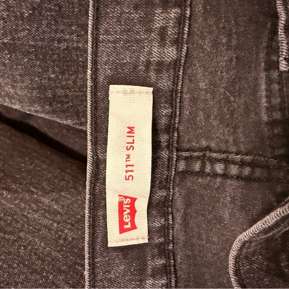 Like new Levi’s 28x28 511 Slim Jeans - Picture 3 of 4